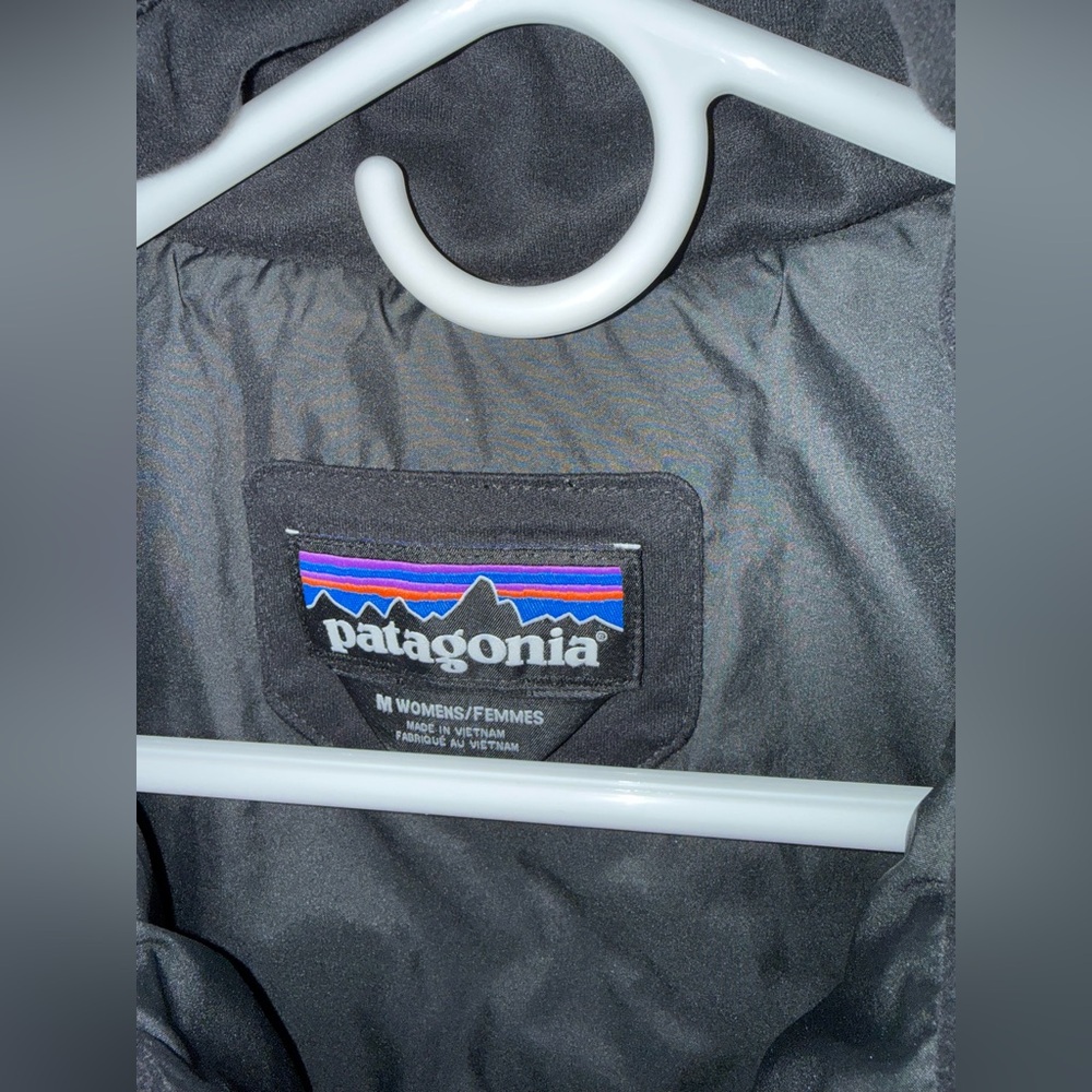 Patagonia Women's Black Parka - Picture 2 of 3